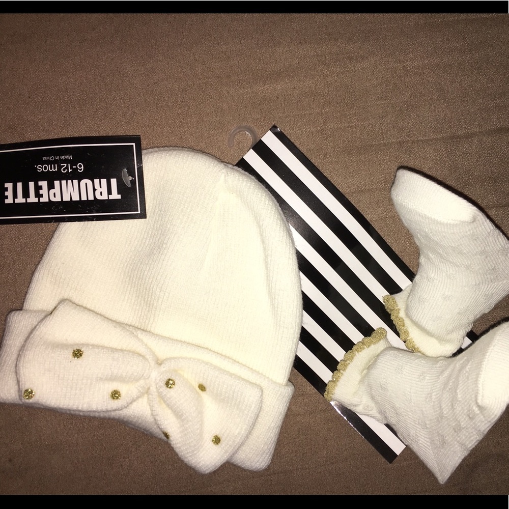 Baby girl hat & socks